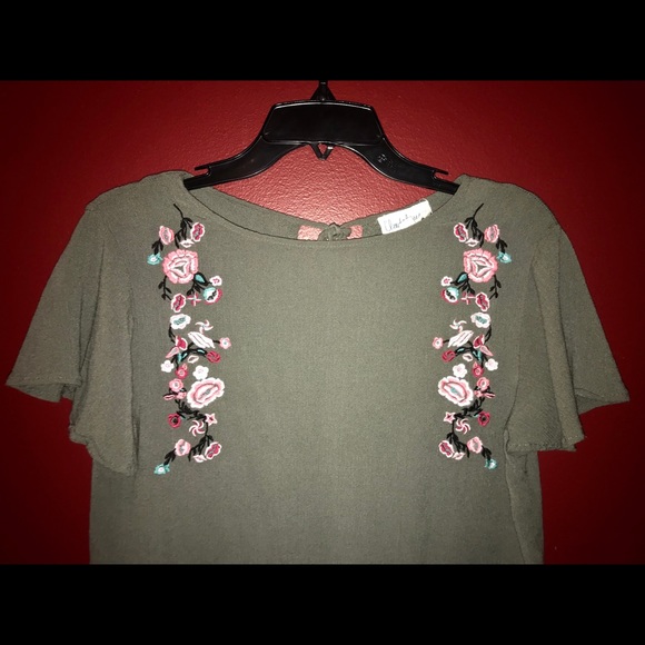 < Embroidered Floral Top > - Picture 2 of 2